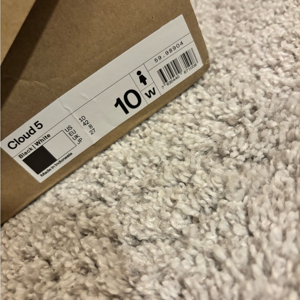 On Running Cloud 5 Women's Athletic Shoes - Picture 2 of 3